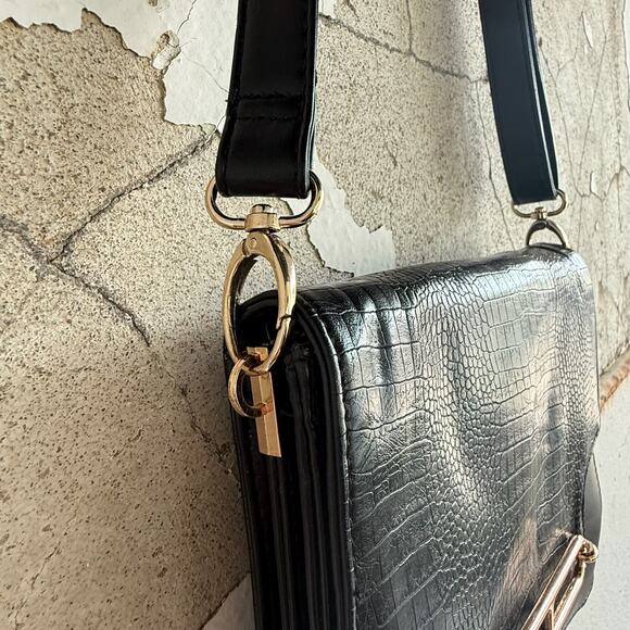 Black Faux Croc Embossed Crossbody Bag Gold Hardware Floral Lining Charles David - Picture 4 of 10